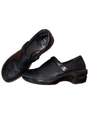 B.O.C Womens Black Embossed Leather Slip-On Clogs With Textured Sole Size 11
